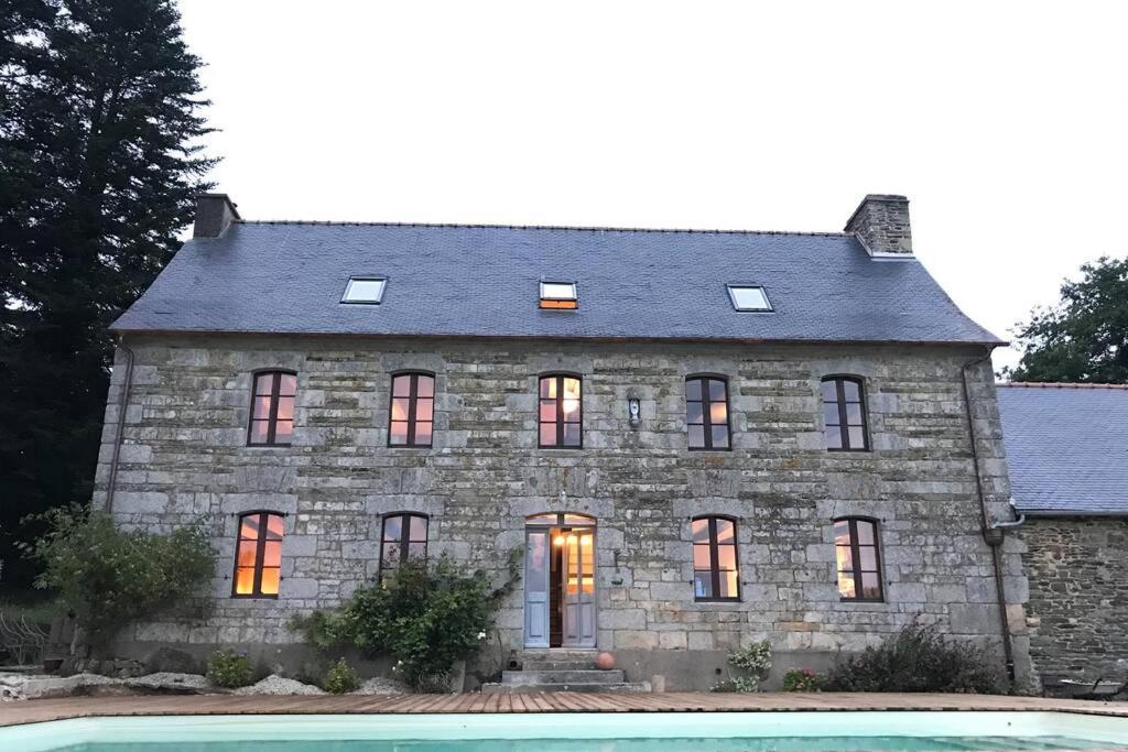 La Lande Du Rest - Le Quillio Magnifique Ancienne Ferme De Notables Avec Piscine Chauffeeヴィラ エクステリア 写真